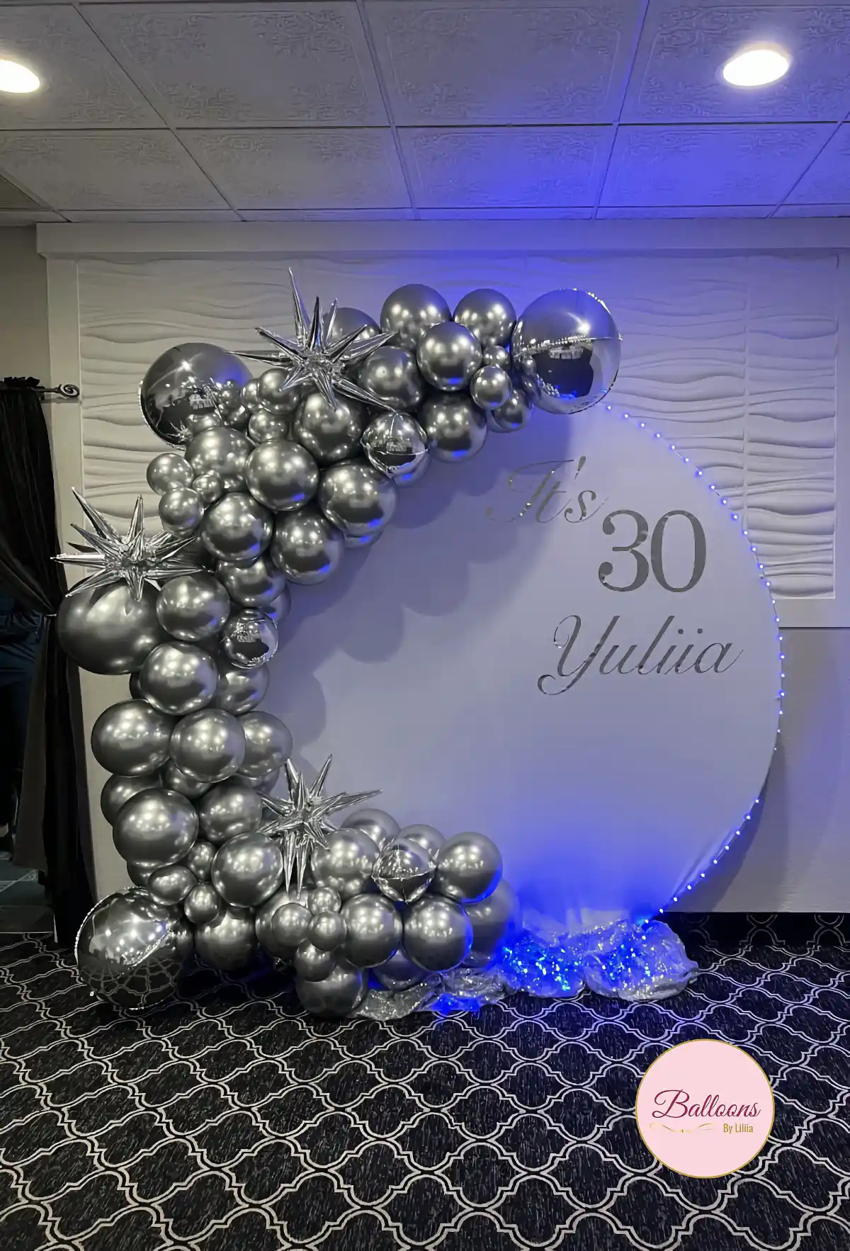 blue and silver balloon garland for boys birthday party
