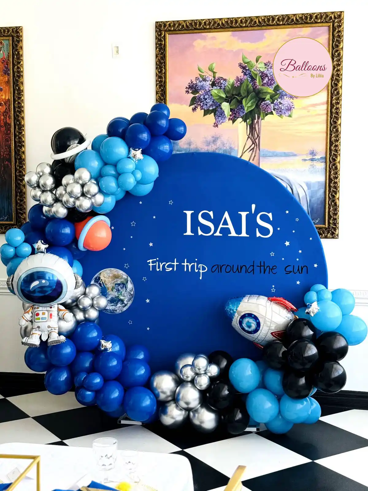 balloon setup for kids birthday party with cartoon theme